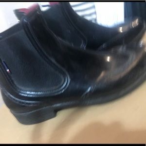 Tommy Hilfiger short, black rain boots